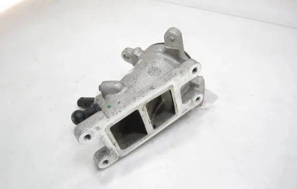 Volkswagen Tiguan Electric throttle body valve 04L128637A