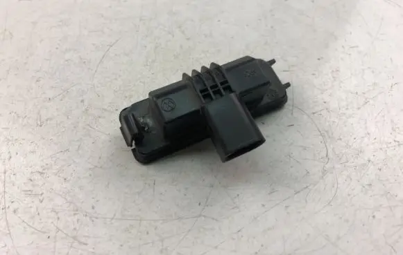 Trunk door license plate light bar