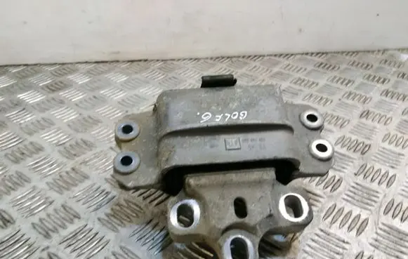 Engine mount bracket