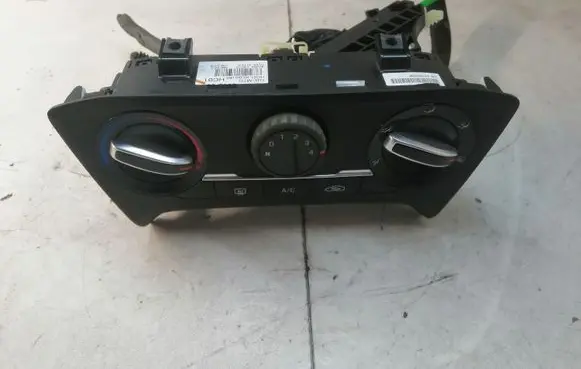 Hyundai i20 (GB IB) Climate control unit 97250C8010