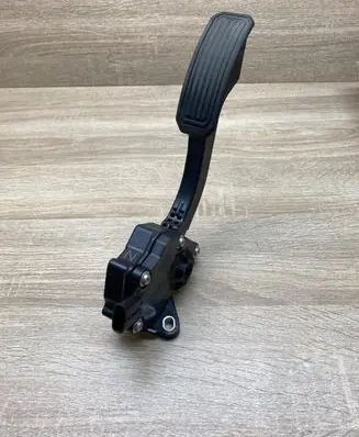 Toyota Prius (XW30) Accelerator throttle pedal 7811012010