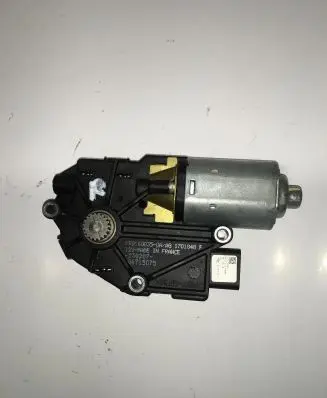 Honda CR-V Sunroof motor/actuator 70450SMGE010 1717820A USW1V13PS06