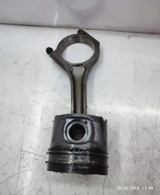 Piston with connecting rod