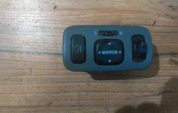Toyota Corolla Verso E110 Wing mirror switch