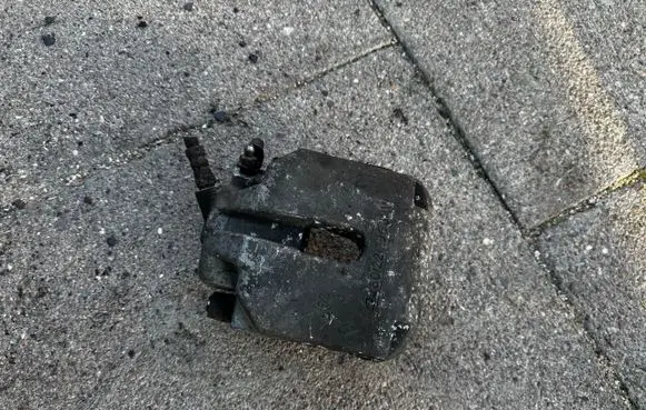 Front brake caliper