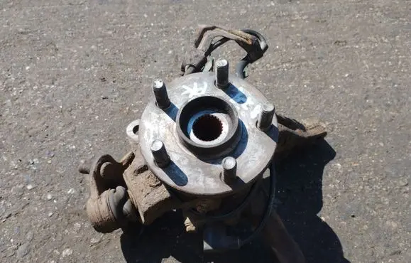Toyota Avensis T220 Front wheel hub