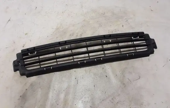 Volvo V50 Front bumper lower grill 30744911