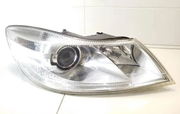 Skoda Octavia Mk2 (1Z) Headlight/headlamp 5DV00961000 7L6941329B