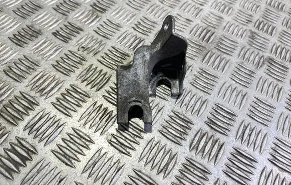 Opel Zafira C Gear shift cable bracket 55588983