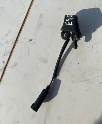 BMW 3 E90 E91 Windshield washer spray nozzle 8365385