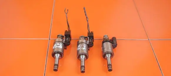 Ford Focus Fuel injector DM5G9F593AA M2DA