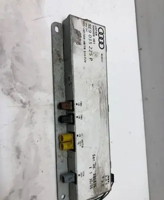 Audi A4 S4 B7 8E 8H Aerial antenna amplifier 8E9035225P