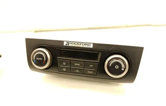 Mitsubishi Pajero Climate control unit 7820A132XA