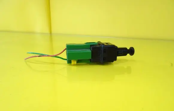 Opel Vectra B Brake pedal sensor switch 90243815 90244648
