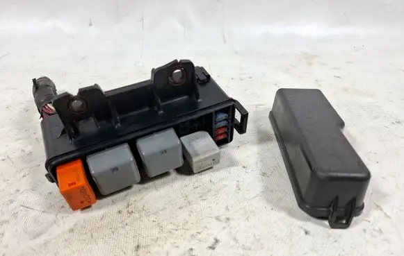 Toyota Corolla Verso AR10 Fuse module