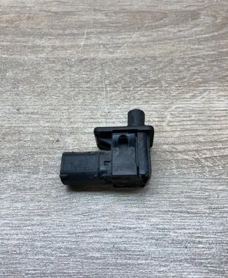 BMW 5 E39 Bonnet alarm switch sensor 8352229