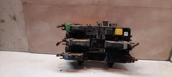 Opel Zafira B Fuse module 13206756 5DK00866922