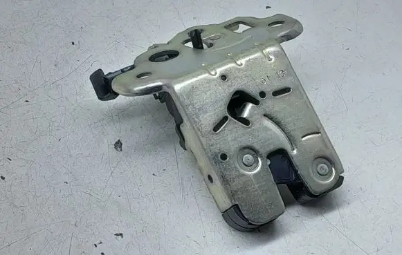 Loading door lock