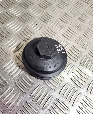 Skoda Octavia Mk2 (1Z) Oil filter cover 045115433E