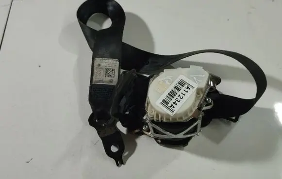 Audi 80 90 S2 B4 Front seatbelt 6R4857705