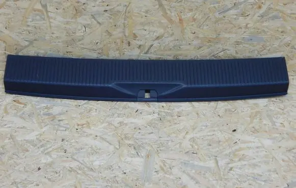 Volkswagen Multivan T5 Rear sill (body part) 7H5864585