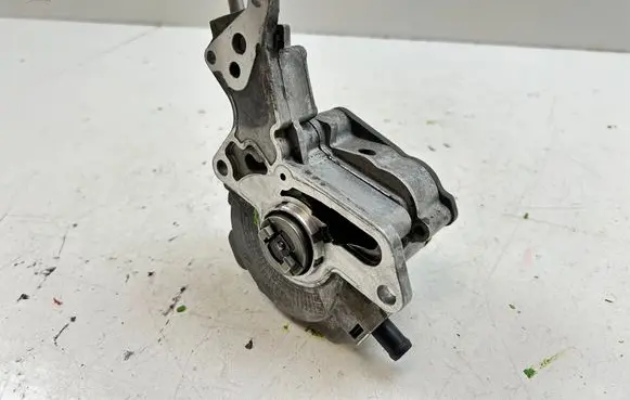 Volkswagen Touran I Vacuum pump 038145209N