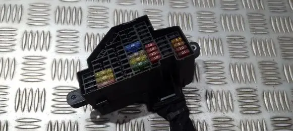Volkswagen Golf V Fuse box set 230506 08320062715987300