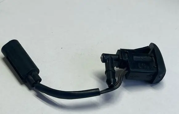 BMW 1 E81 E87 Windshield washer spray nozzle 8365385
