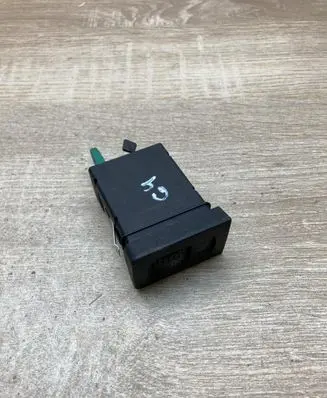 Volkswagen Jetta IV Seat heating switch 1J0963563B