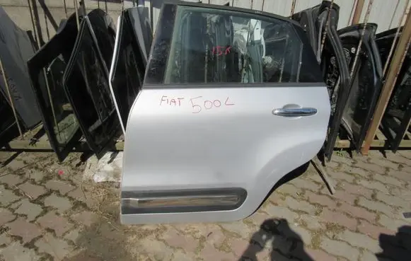 Fiat 500L Rear door