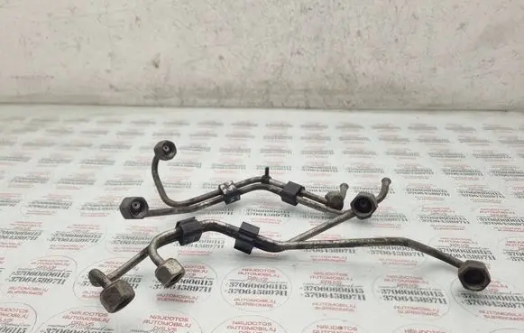 Volkswagen PASSAT B5 Fuel line pipe