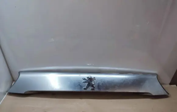 Peugeot 4007 Trunk door license plate light bar 5817A064