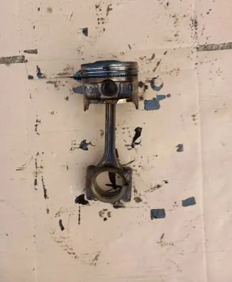 Honda Civic Piston with connecting rod