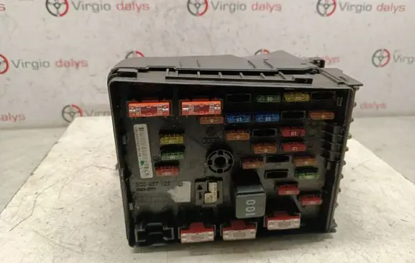 Volkswagen PASSAT B6 Fuse module 3C0937125 63592777