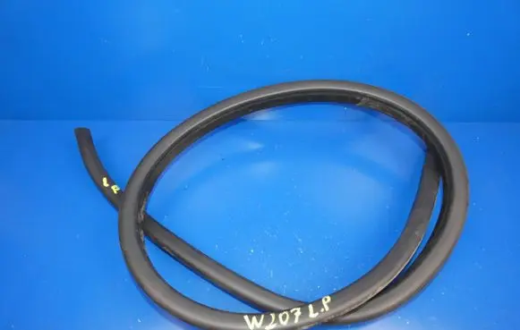 Mercedes-Benz E A207 Front door rubber seal 