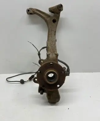 Skoda Superb B5 (3U) Front wheel hub spindle knuckle 8D0407258