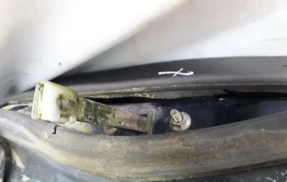 Mazda 323 Rear door check strap stopper