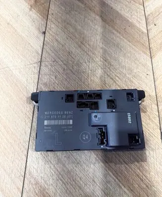 Mercedes-Benz E W211 Door control unit/module 2118701126 00401599