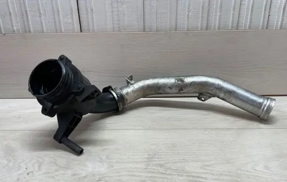 Mercedes-Benz R W251 Air intake hose/pipe A6421400687 4010202B