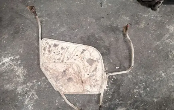 Hyundai Santa Fe Spare wheel mounting bracket 