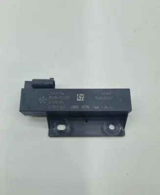 Jeep Grand Wagoneer Aerial antenna amplifier 68068148AA 64469T
