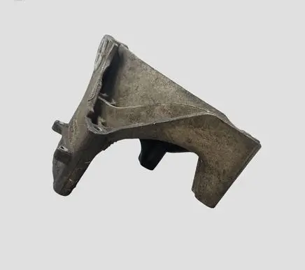 Volkswagen Touareg I Engine mounting bracket 070199307A