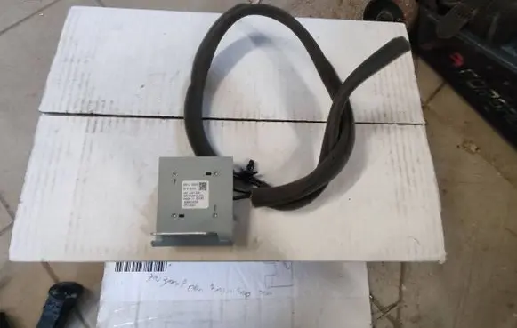 Nissan Leaf II (ZE1) Aerial antenna switch 282125SN0B R16A265 ADB003039