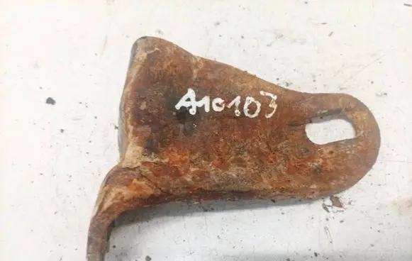 Toyota Avensis T250 Engine mounting bracket