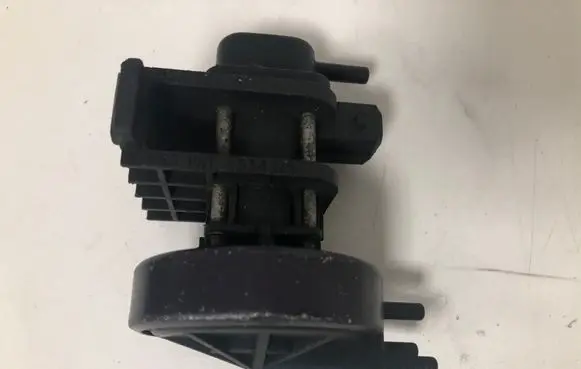 Volkswagen PASSAT B7 Turbo solenoid valve 357906283