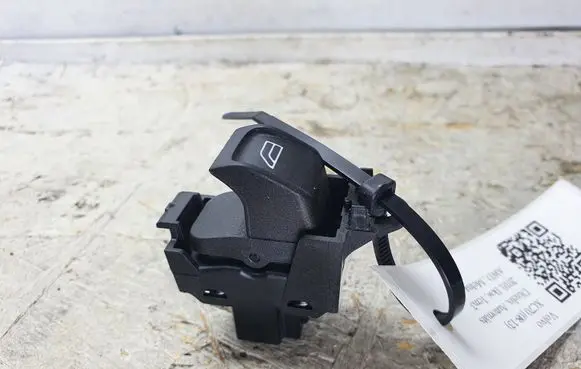 Volvo XC70 Electric window control switch 30773273