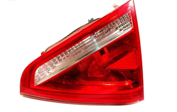 Audi A5 8T 8F Tailgate rear/tail lights 8T0945094 AU484