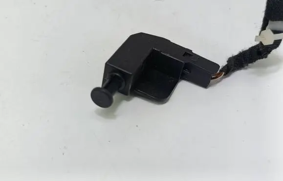 Volkswagen PASSAT B5.5 Hand parking brake sensor 1H0947561A