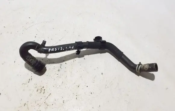 Volkswagen PASSAT B8 Engine coolant pipe/hose 5Q0820507M