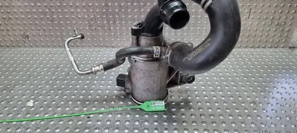 Mercedes-Benz A W176 Water pump S27705375 A2742000207